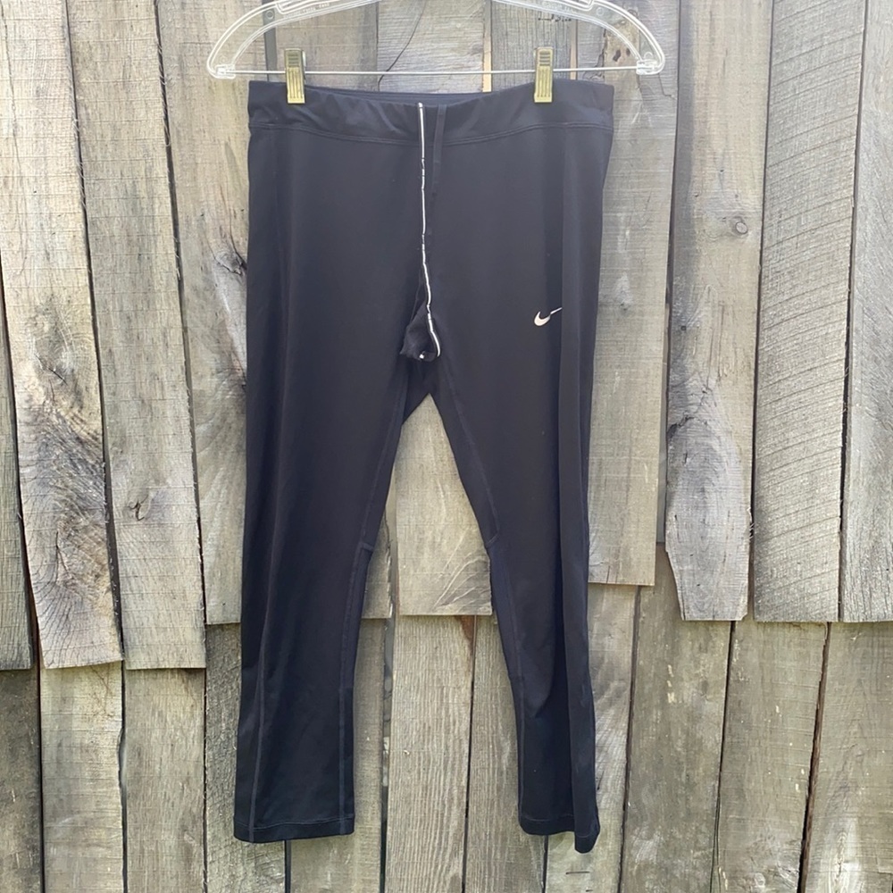 Women’s Nike Dri-Fit Capri Leggings size Medium